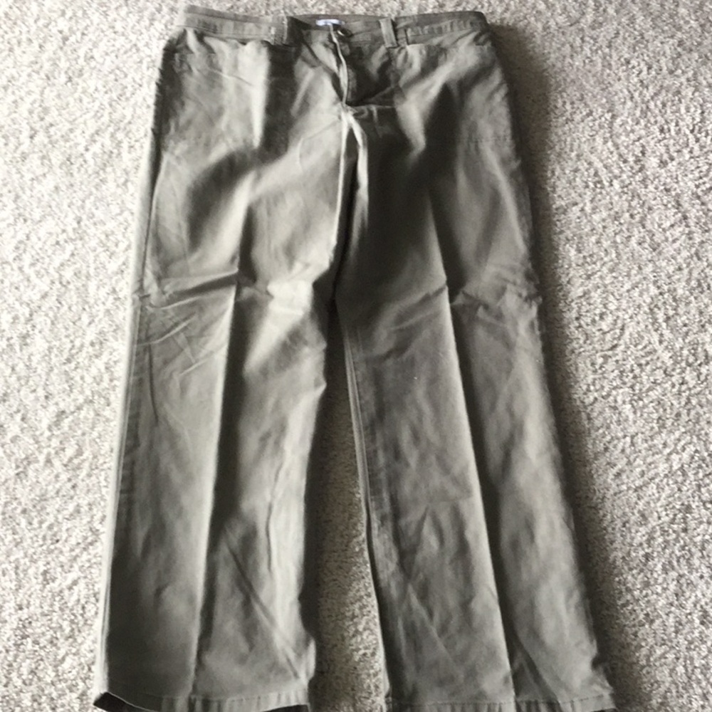 NWOT - Relativity Army Green Pants Women’s Sz 14